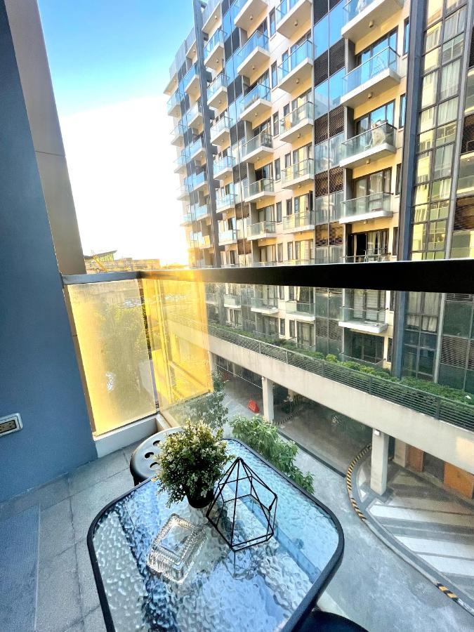 Apartment Two Palm Tree Aesthetic Condotel