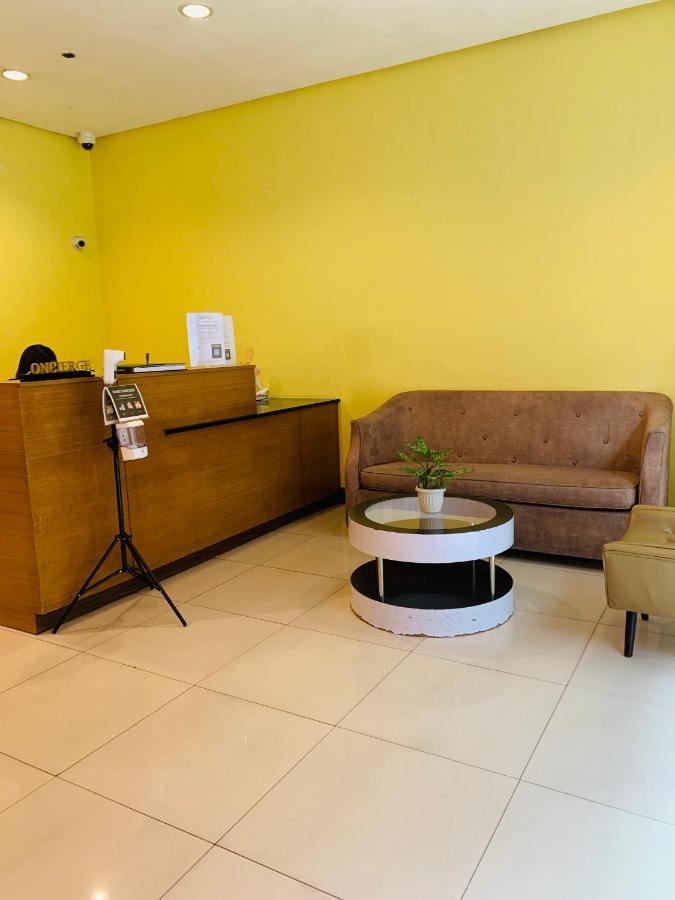 Apartment One Palm Tree - 9th Fl With Balcony - Across Terminal 3 Airport *