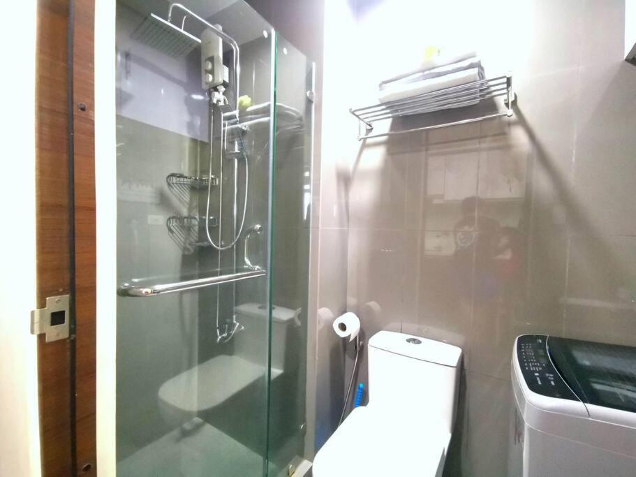 New Cosy 1br Above Air Mall Walk To Ayala/buendia Manila