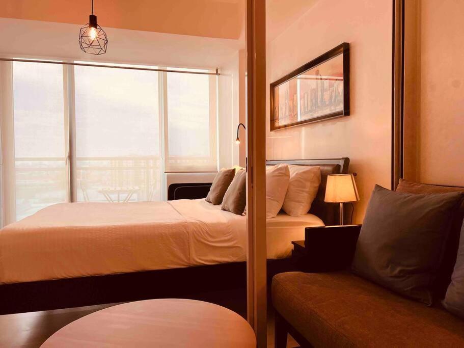 One Elegant 1bhk With View In Azure Urban And Residences * Manila