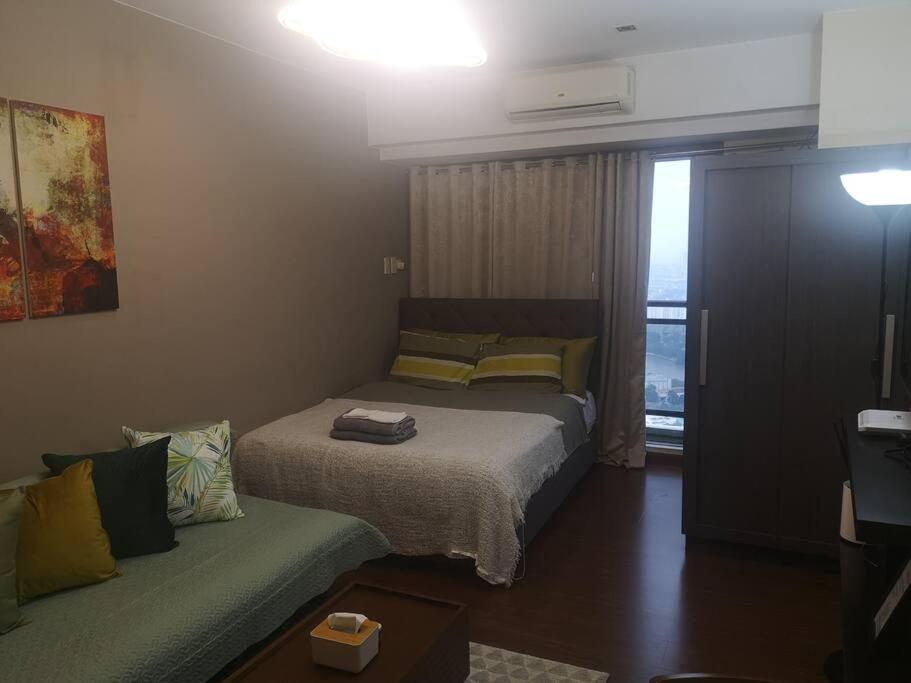 Studio With 200mbs Internet, Netflix & Great View Of * Manila