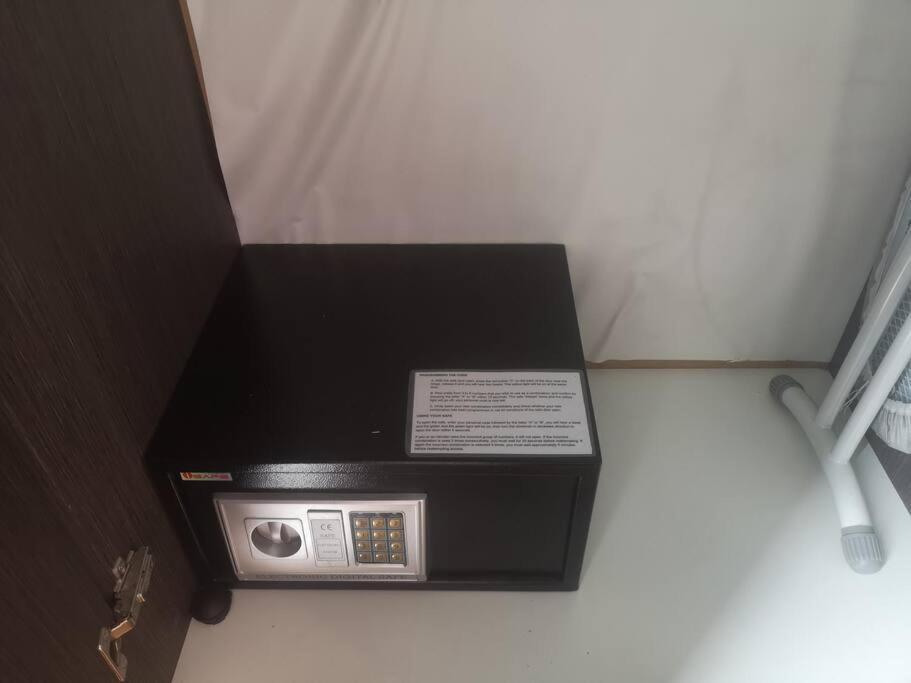 Studio With 200mbs Internet, Netflix & Great View Of Apartment *
