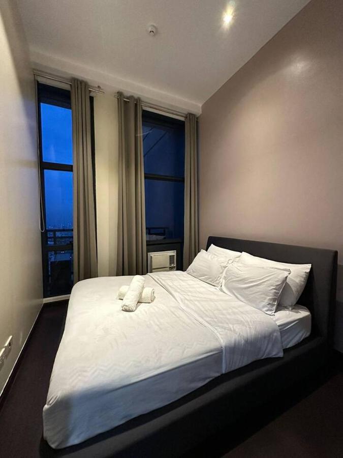 Homestyle Rare Find Corner Penthouse In The Gramercy Residences Apartment