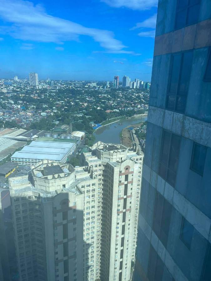 One Bedroom With Stunning Views On 38th Floor In Eastwood Metro Apartment *