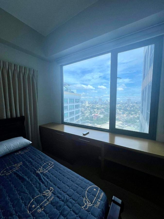 One Bedroom With Stunning Views On 38th Floor In Eastwood Metro *