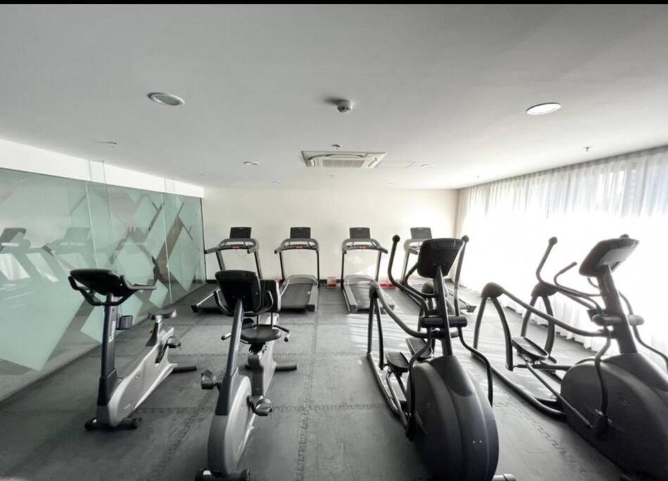 Urban Luxe: Mall Of Staycation Apartment *