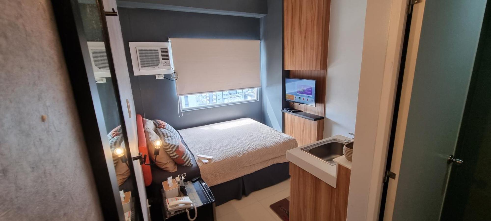 Aparthotel Penthouse 1 At Urban Deca Edsa By Citystudio Manila