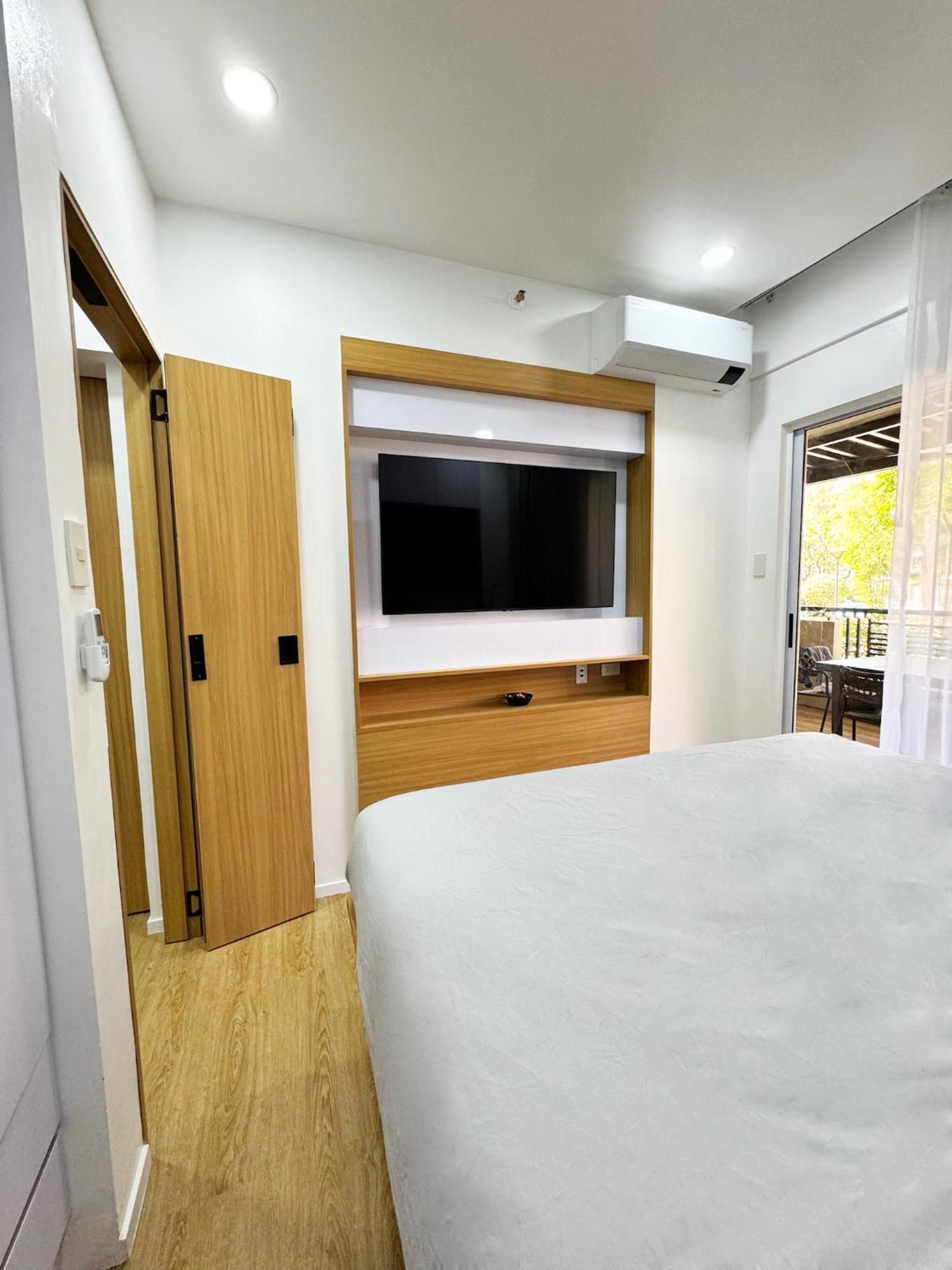Stylish Staycation Near Bgc W/ Cinema *