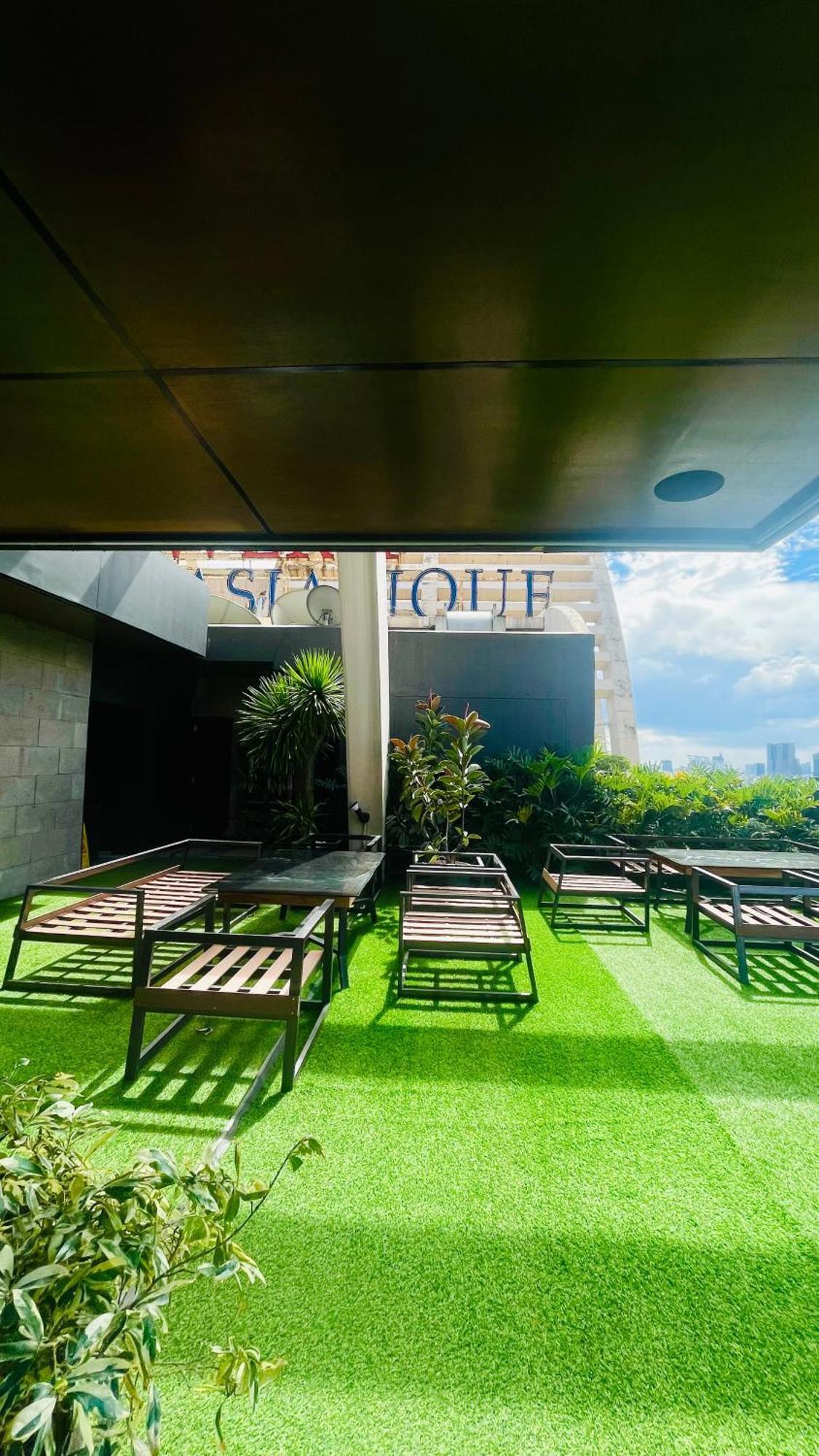 2 Bedroom In The Center Of Mm Manila
