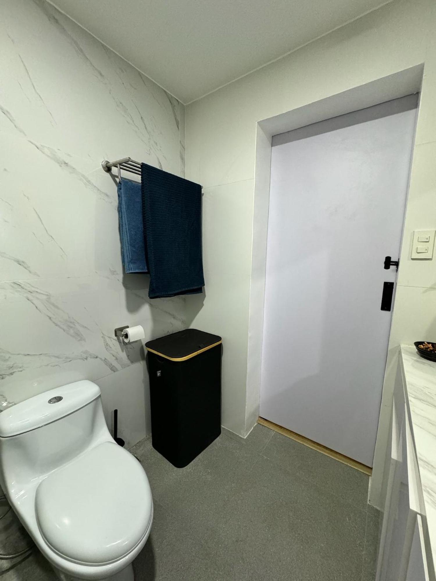 Stylish Staycation Near Bgc W/ Cinema *