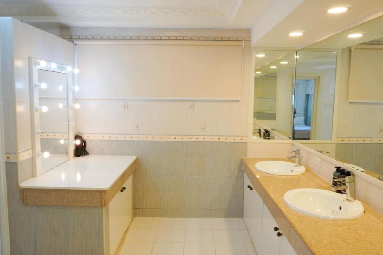 Makati Altean Holiday home