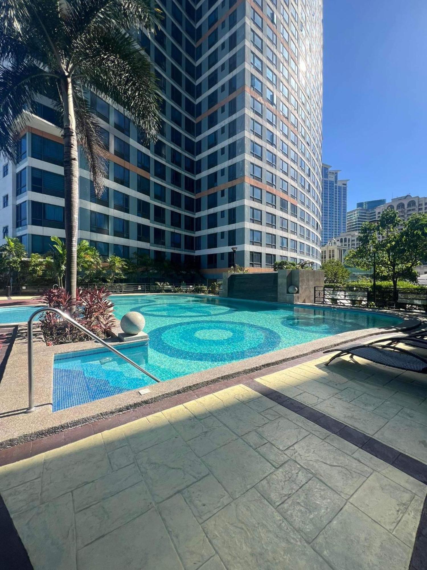 One Bedroom With Stunning Views On 38th Floor In Eastwood Metro Apartment
