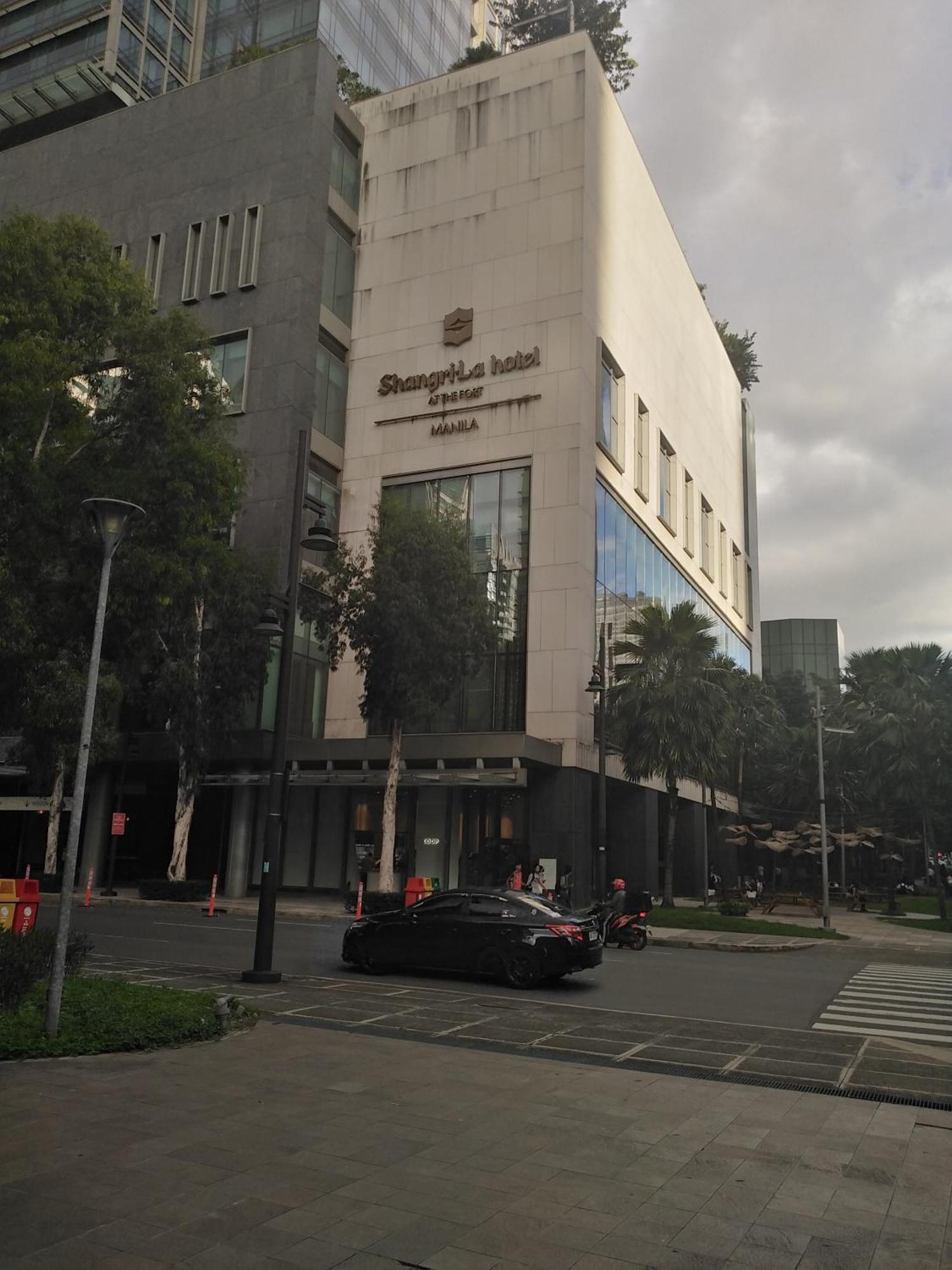 2 Bedrooms Units Forbes Area 5th Avenue Bgc Center Apartment