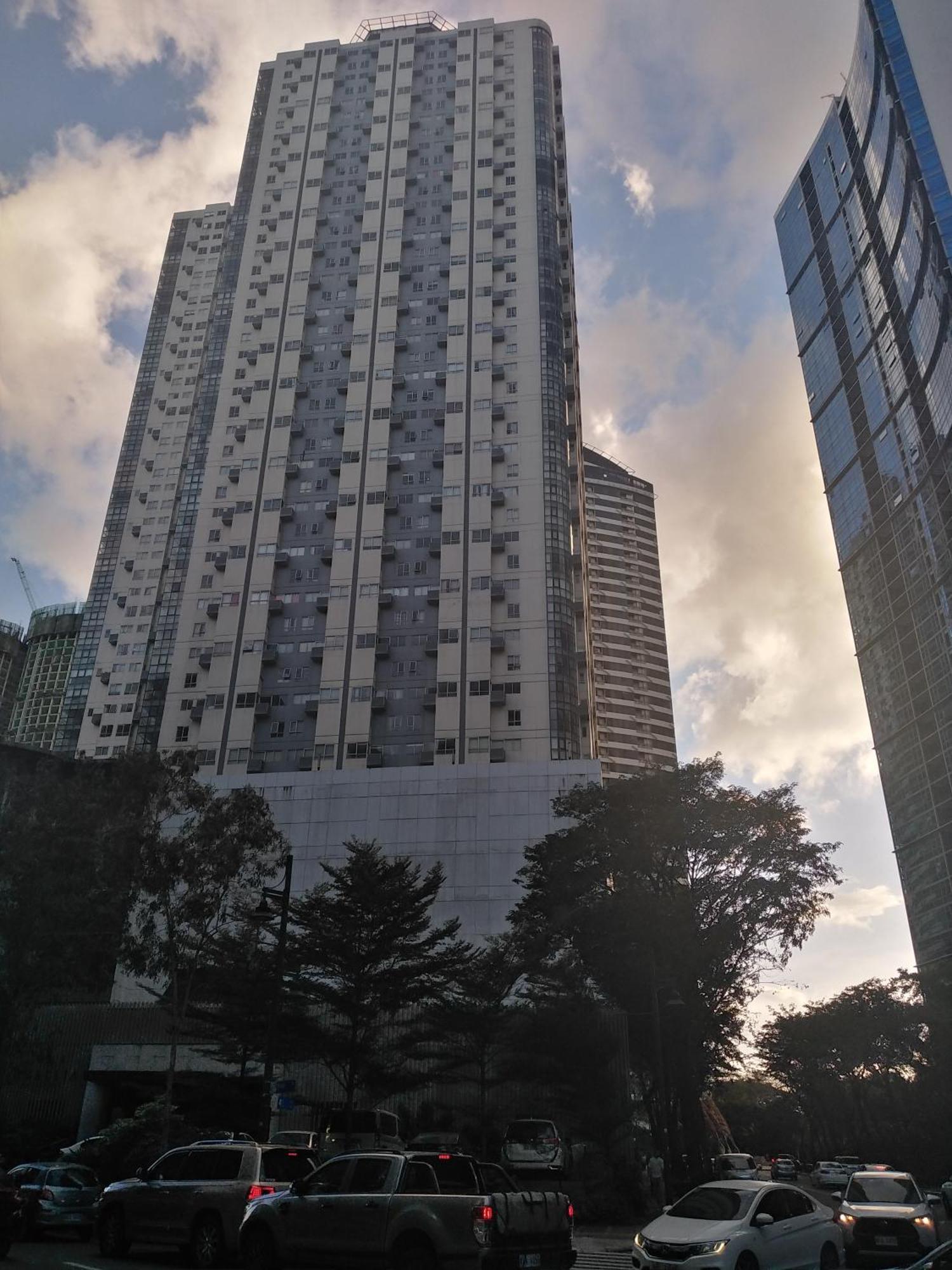 2 Bedrooms Units Forbes Area 5th Avenue Bgc Center Apartment *