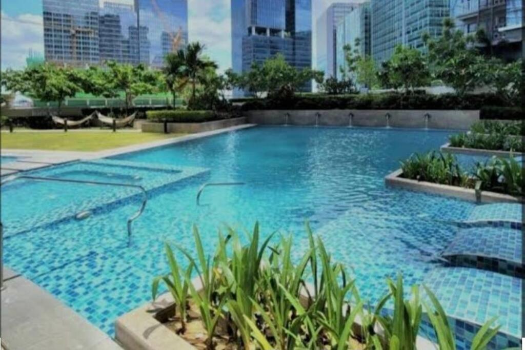 Chic 1br In Bgc. Apartment