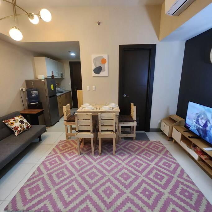 Apartment Chic 1br In Bgc. *