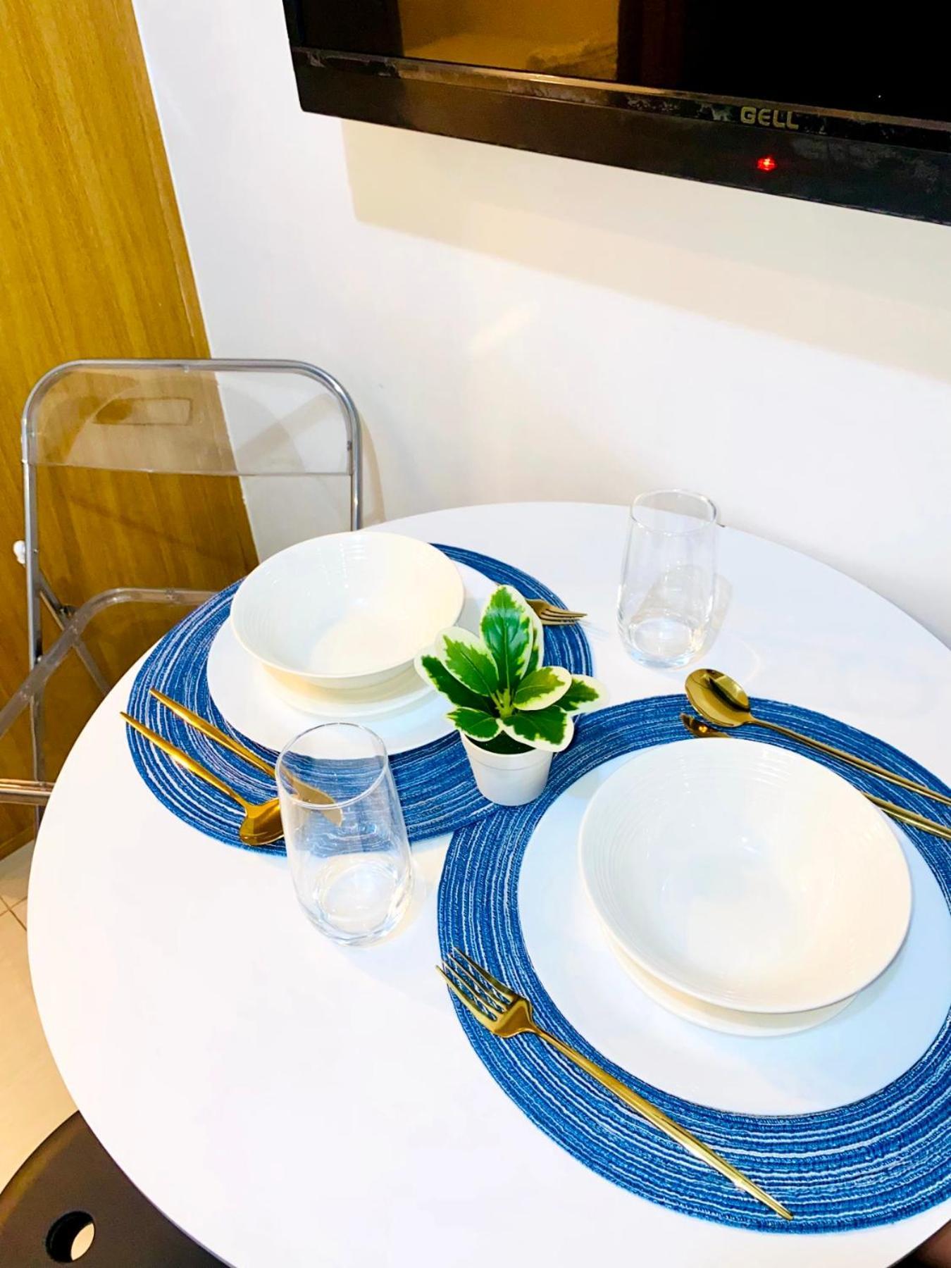 D'hideout In Shell Residences Moa Pasay * Manila