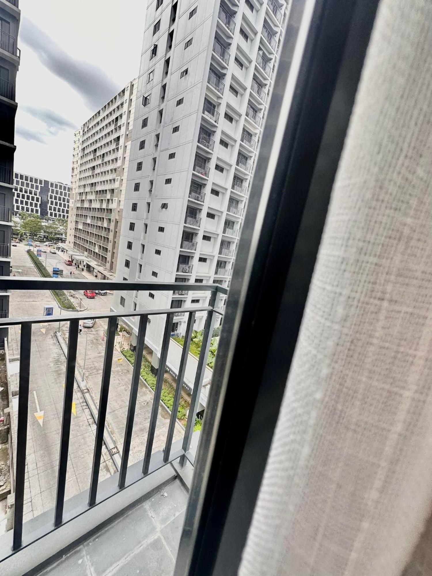 Shore 3 Residences Tower 1 Moa Pasay City, Philippines * Manila