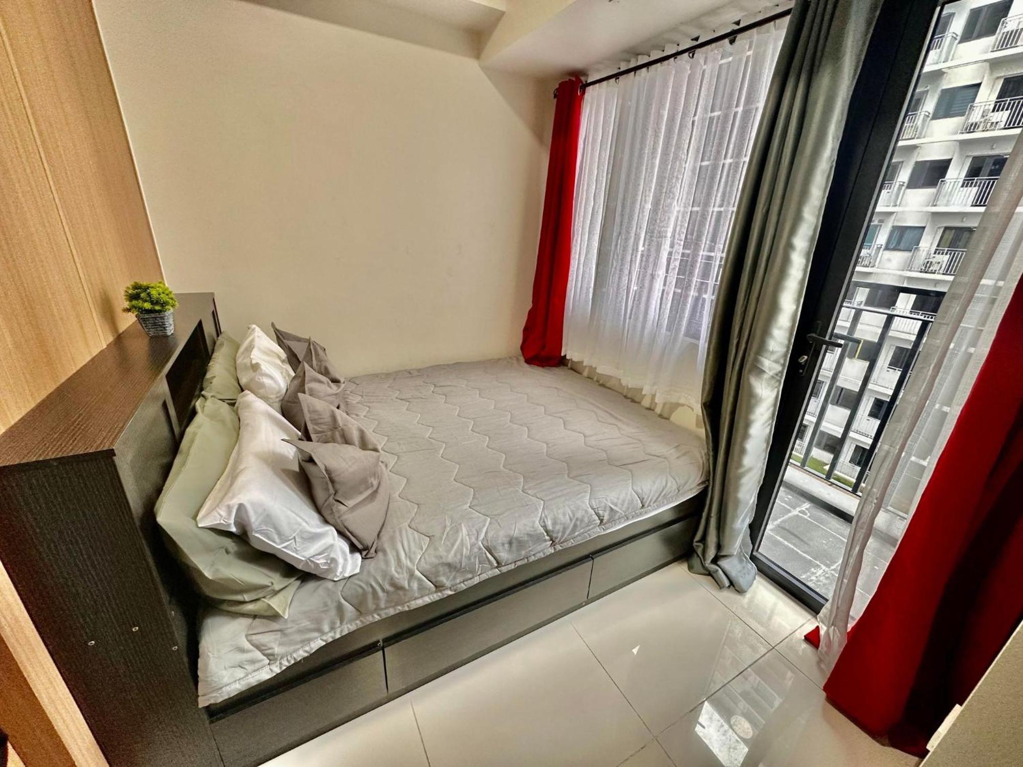 Shore 3 Residences Tower 1 Moa Pasay City, Philippines Apartment *