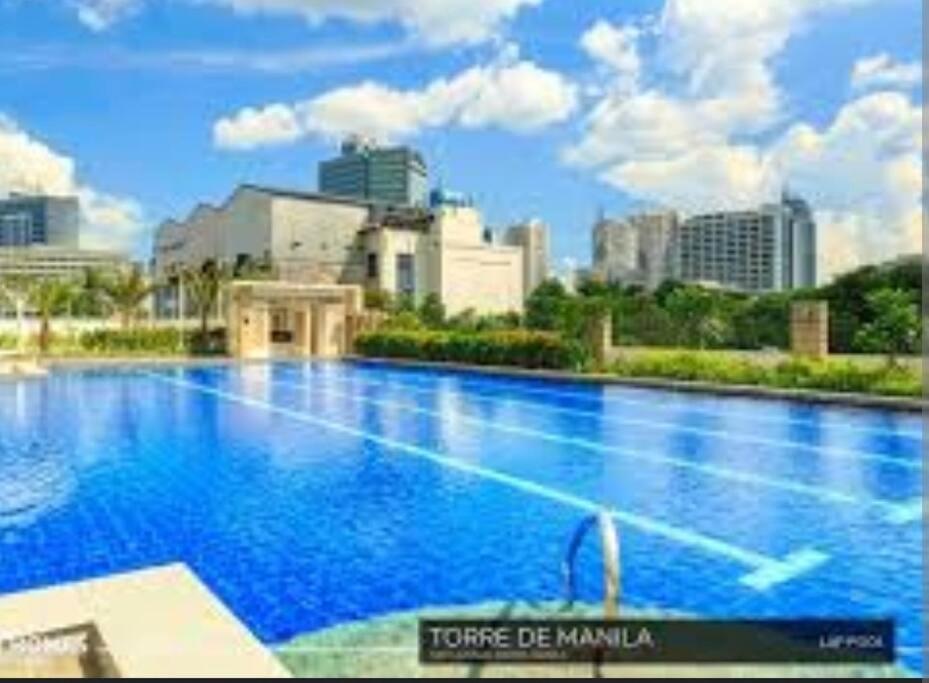 Apartment Elegant & Spacious Two-Bedroom Condo At Torre De Manila Condo With Breathtaking Views, Perfect For Relaxation & Comfort