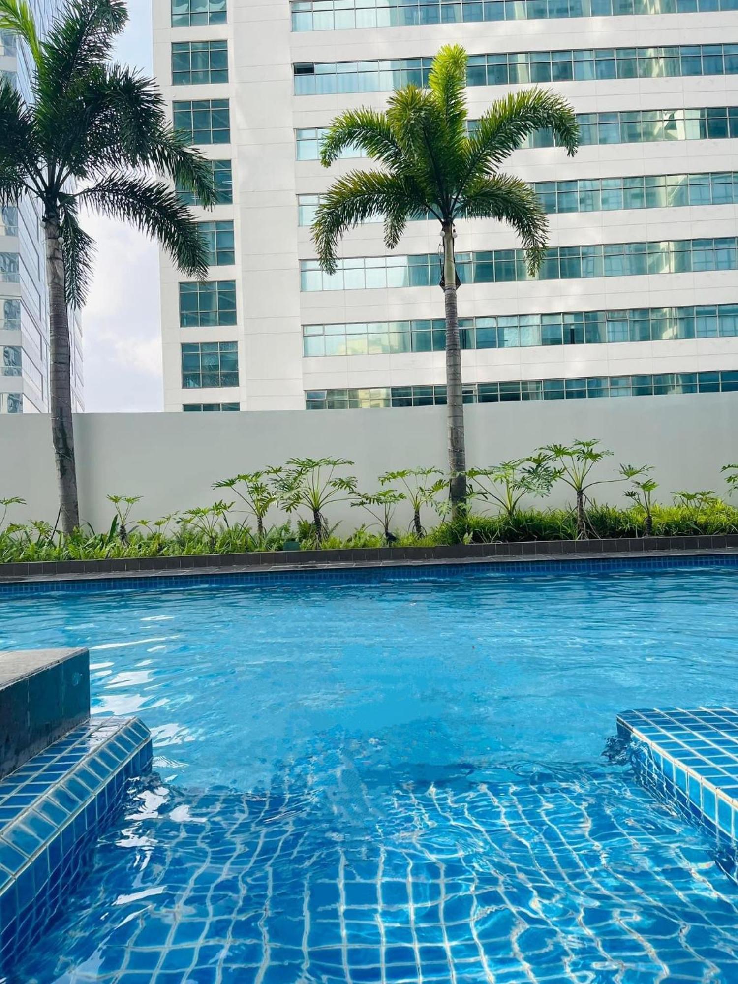 One Bedroom With Stunning Views On 38th Floor In Eastwood Metro