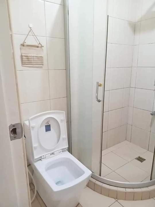 Hotel 60 Percent Off Deluxe Ocean View Free Pool And Free Sauna Access Included Perfect Location Near Us Embassy, Naia, Makati, Bgc, Mall Of Asia, And Chinatown Dont Miss Out Book Now And Save Updated Price 2025