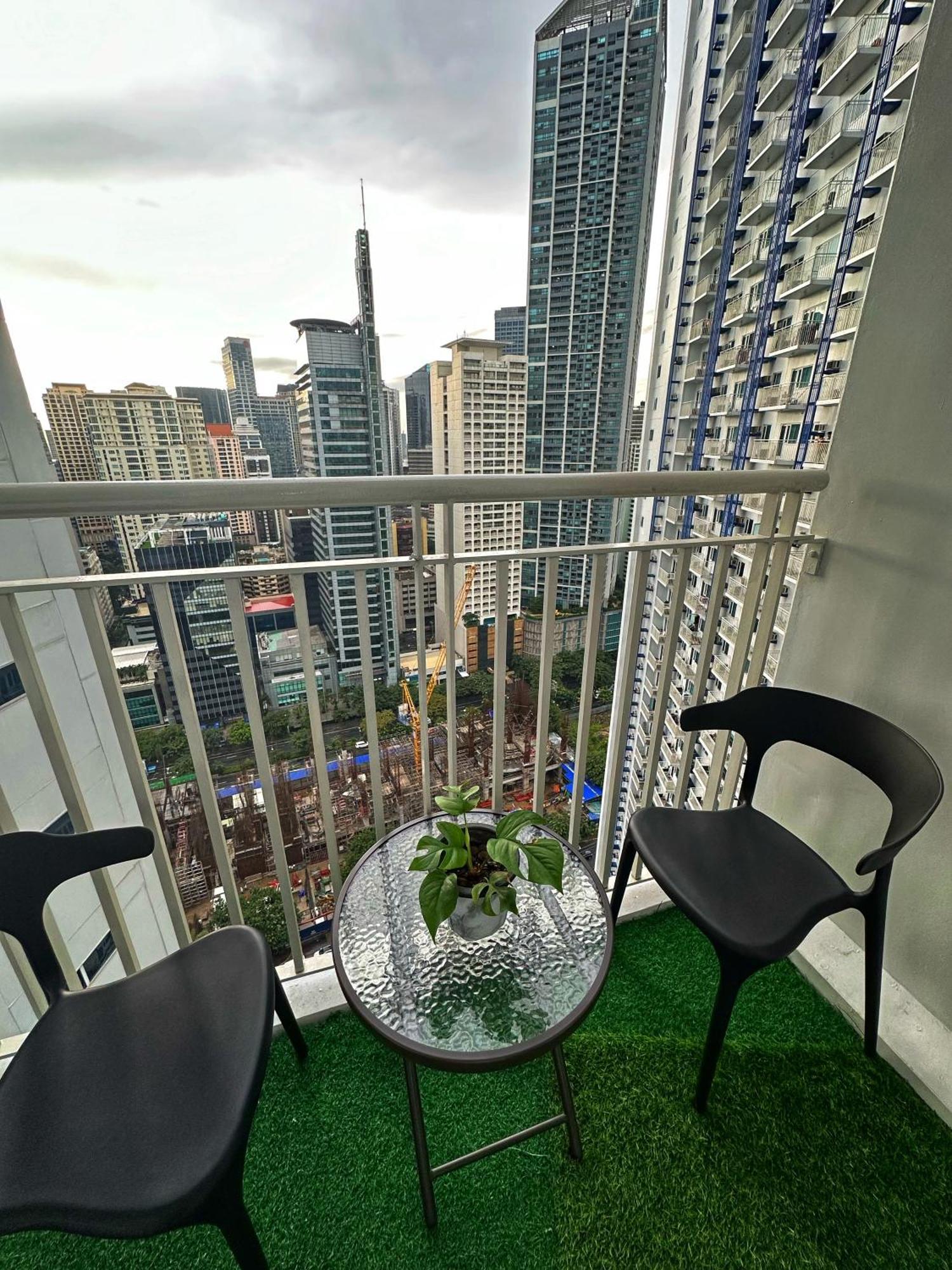 Apartment Stonewood In Jazz Residences Makati 2x Bigger Unit *