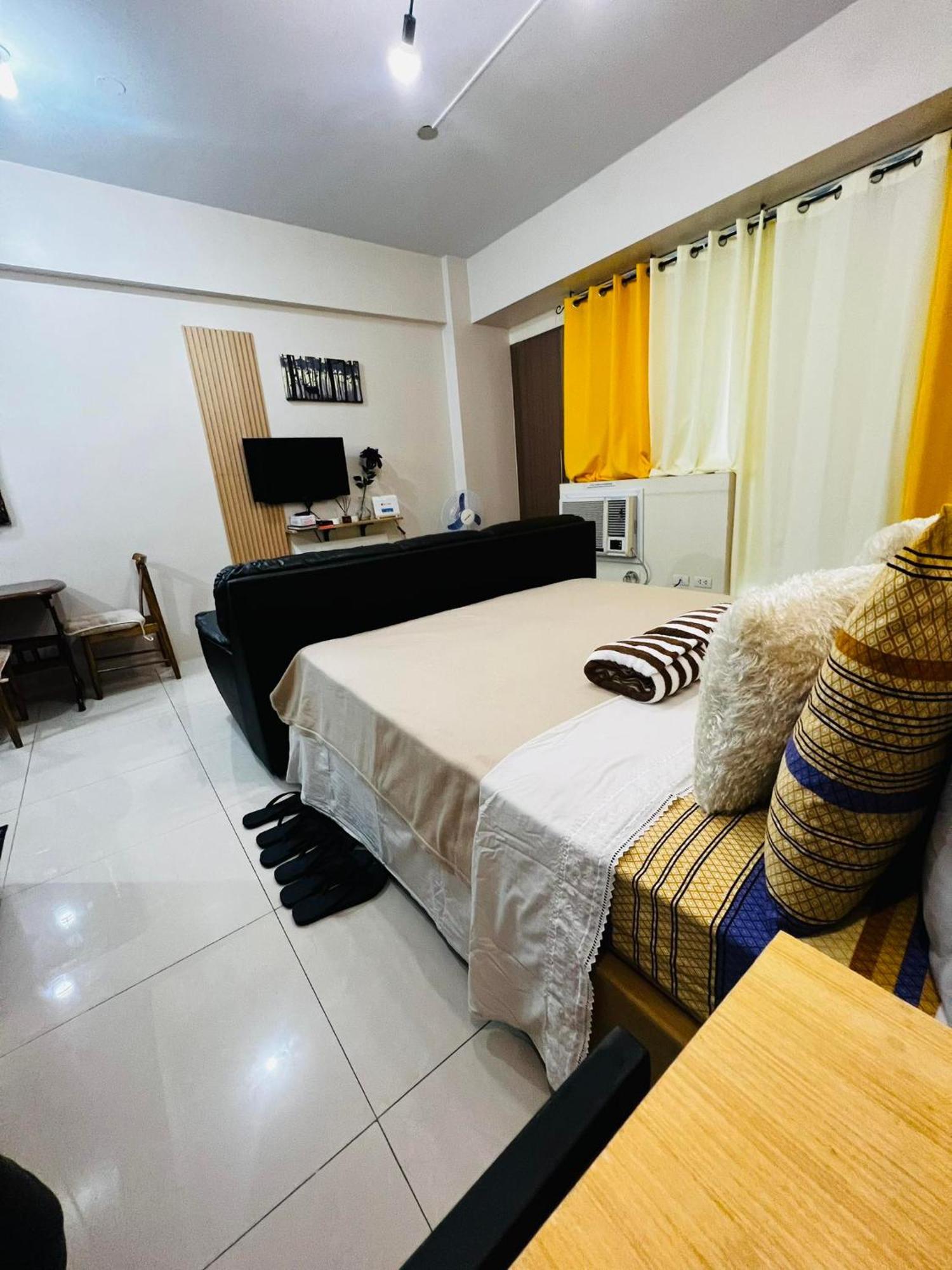 One Palm Tree - 9th Fl With Balcony - Across Terminal 3 Airport Apartment