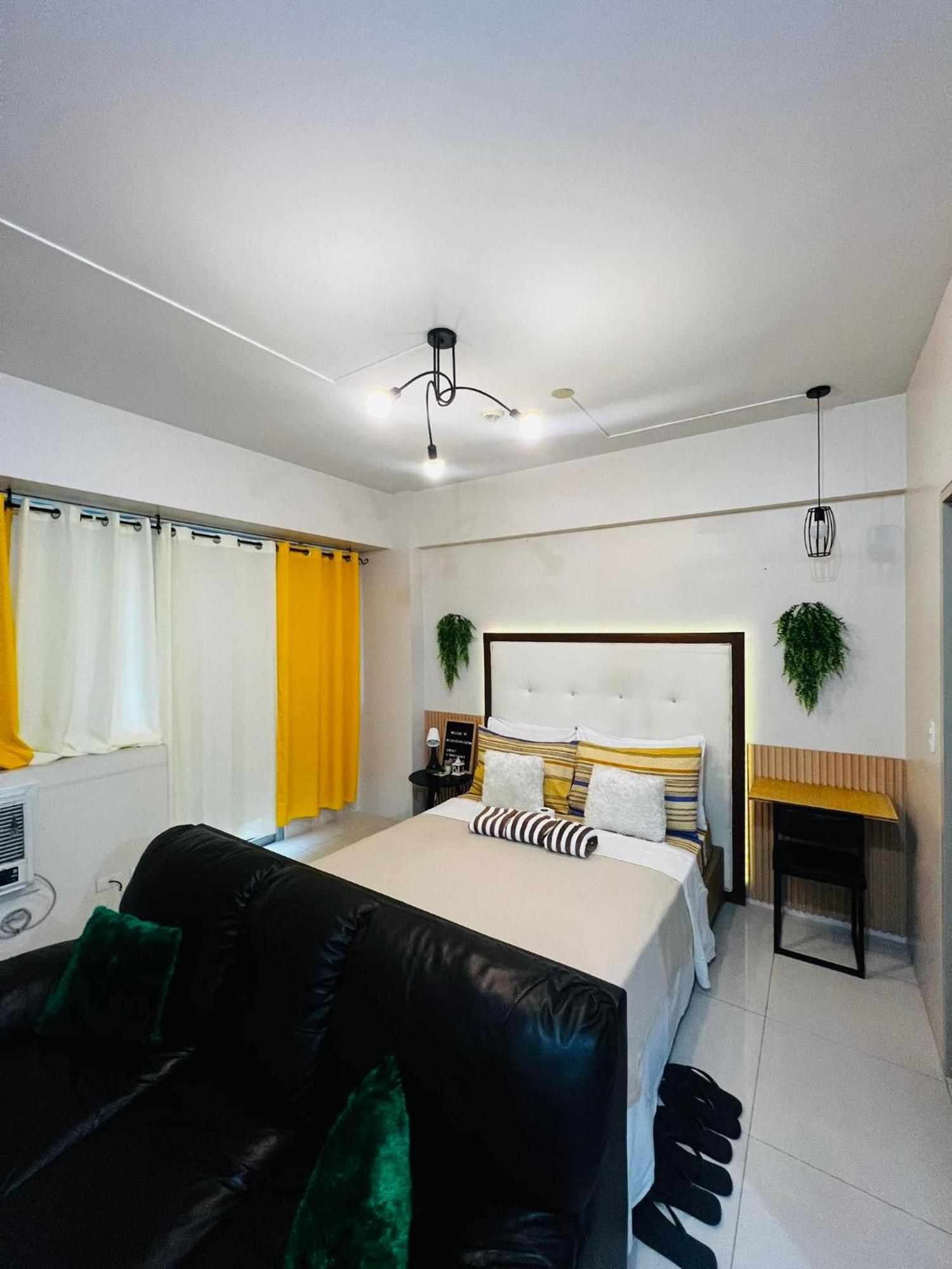 One Palm Tree - 9th Fl With Balcony - Across Terminal 3 Airport * Manila