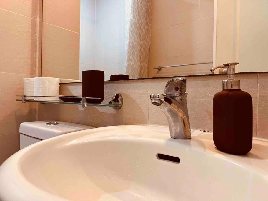One Elegant 1bhk With View In Azure Urban And Residences Apartment Manila