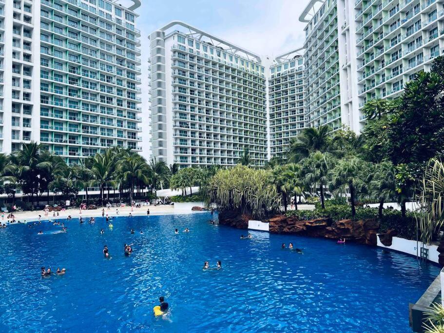 One Elegant 1bhk With View In Azure Urban And Residences Apartment Manila