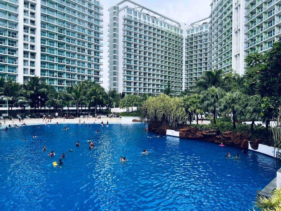 One Elegant 1bhk With View In Azure Urban And Residences Apartment *