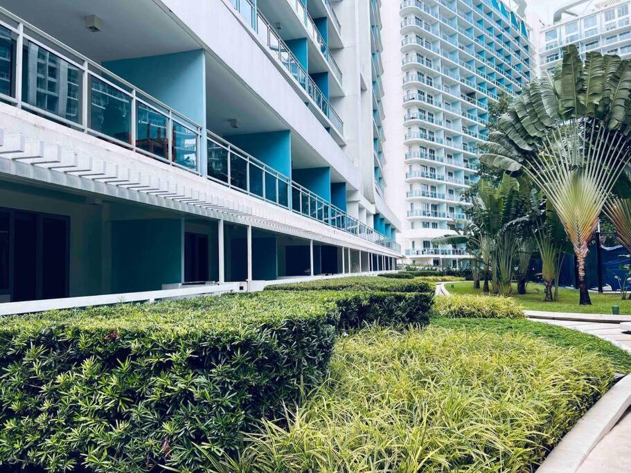 One Elegant 1bhk With View In Azure Urban And Residences * Manila