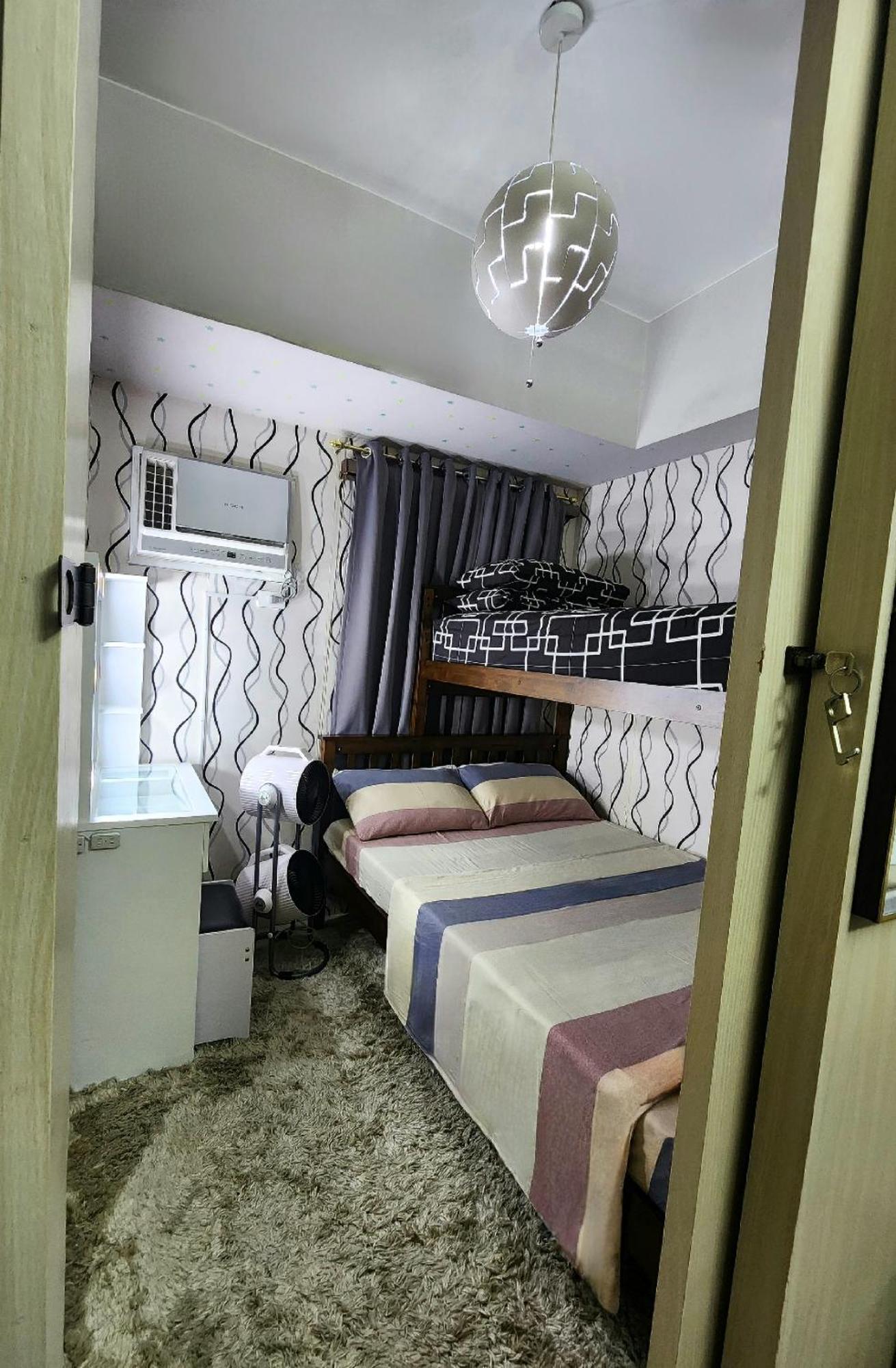 High-tech At Grass Residences -2 Persons Only, Quezon * Manila