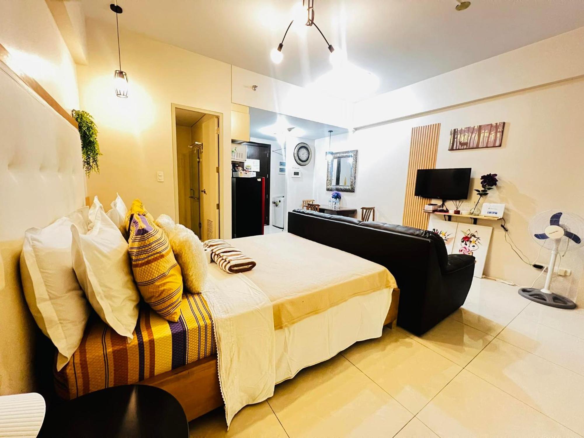 One Palm Tree - 9th Fl With Balcony - Across Terminal 3 Airport Apartment *