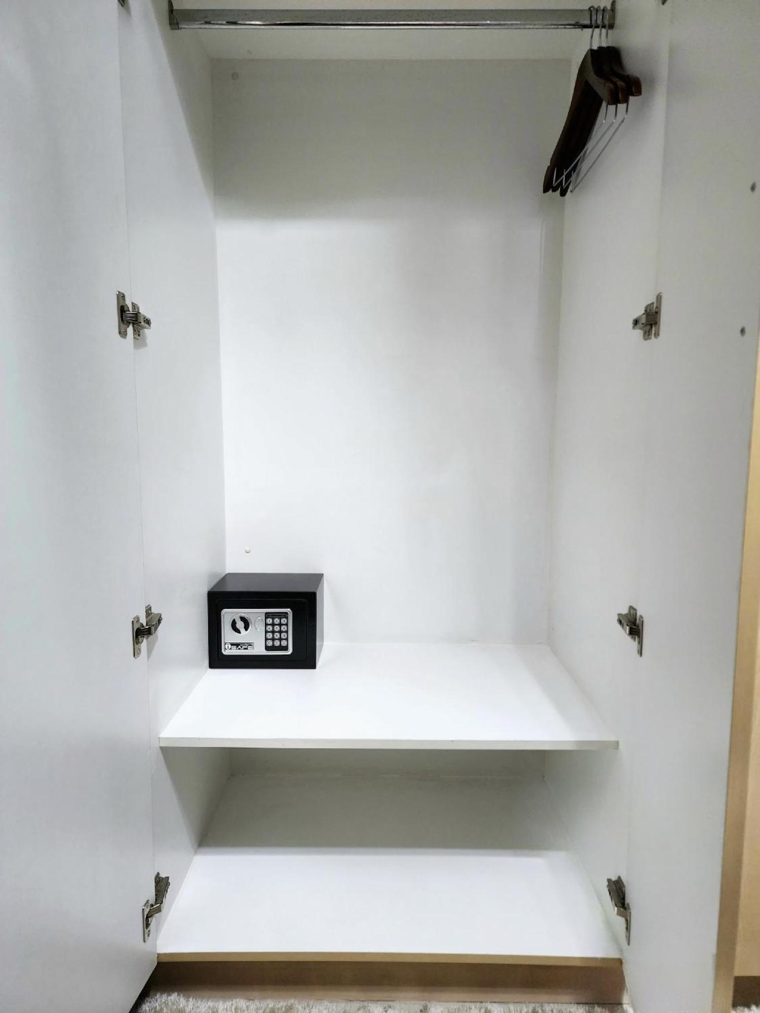 Apartment High-tech At Grass Residences -2 Persons Only, Quezon Manila