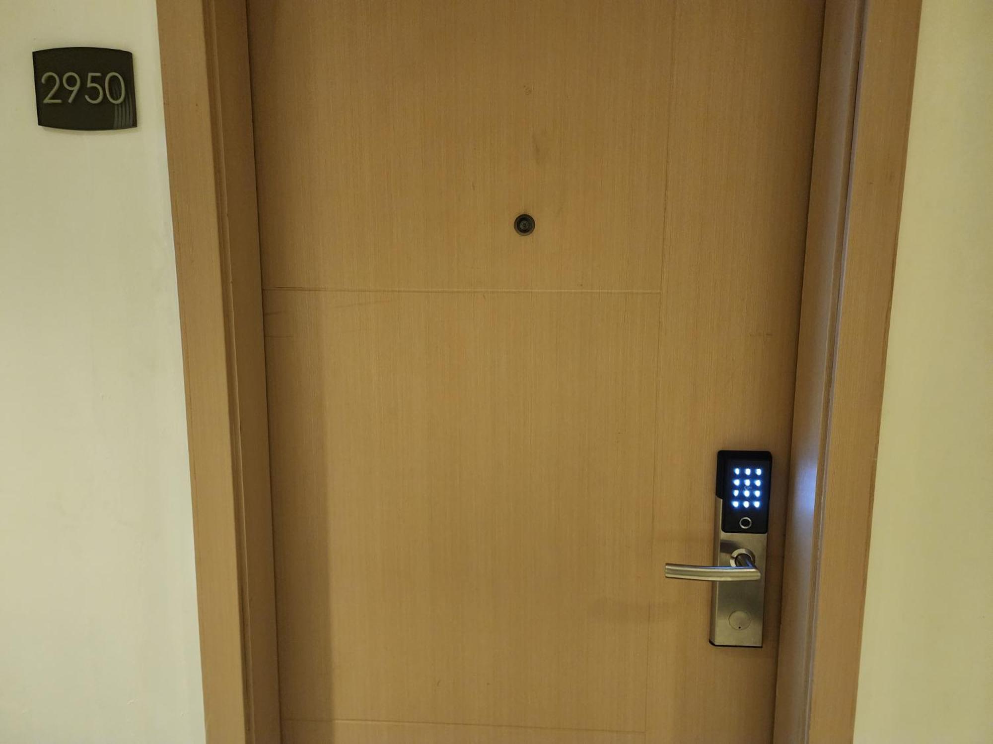 Apartment High-tech At Grass Residences -2 Persons Only, Quezon