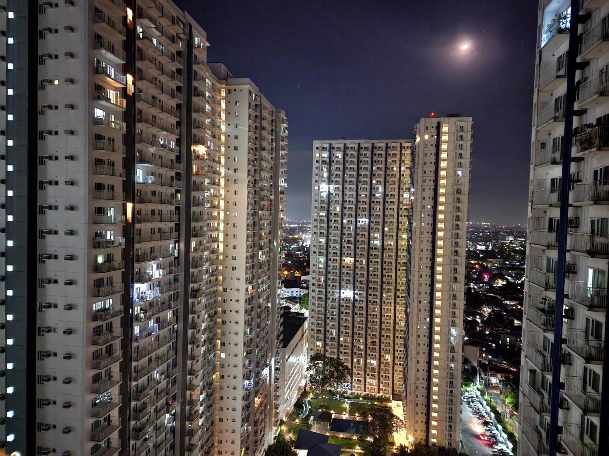 Apartment High-tech At Grass Residences -2 Persons Only, Quezon Manila