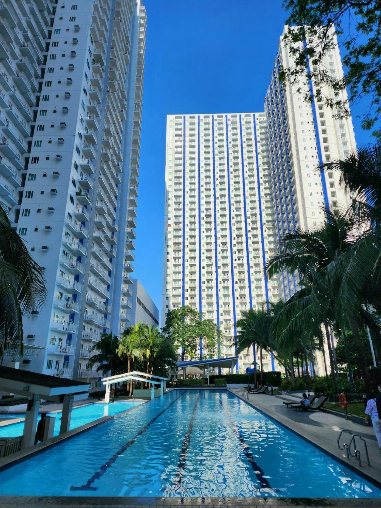 Apartment High-tech At Grass Residences -2 Persons Only, Quezon Manila