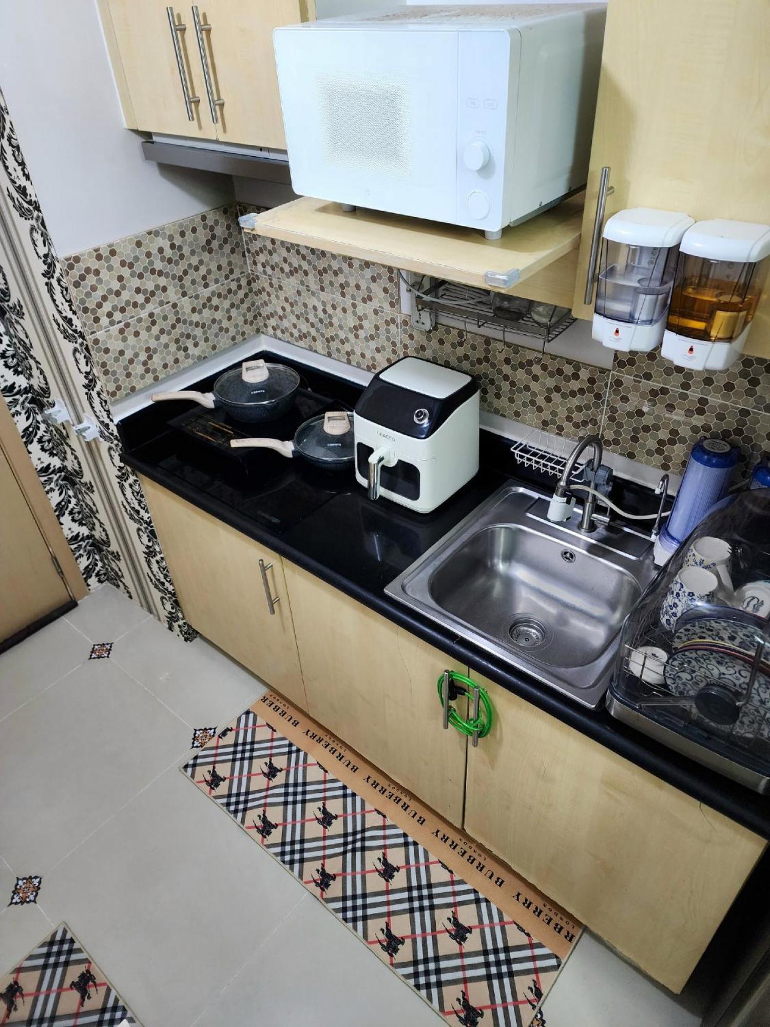 High-tech At Grass Residences -2 Persons Only, Quezon * Manila