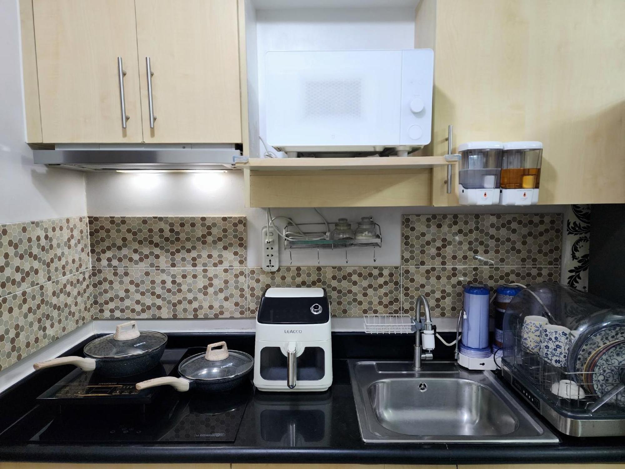 High-tech At Grass Residences -2 Persons Only, Quezon *