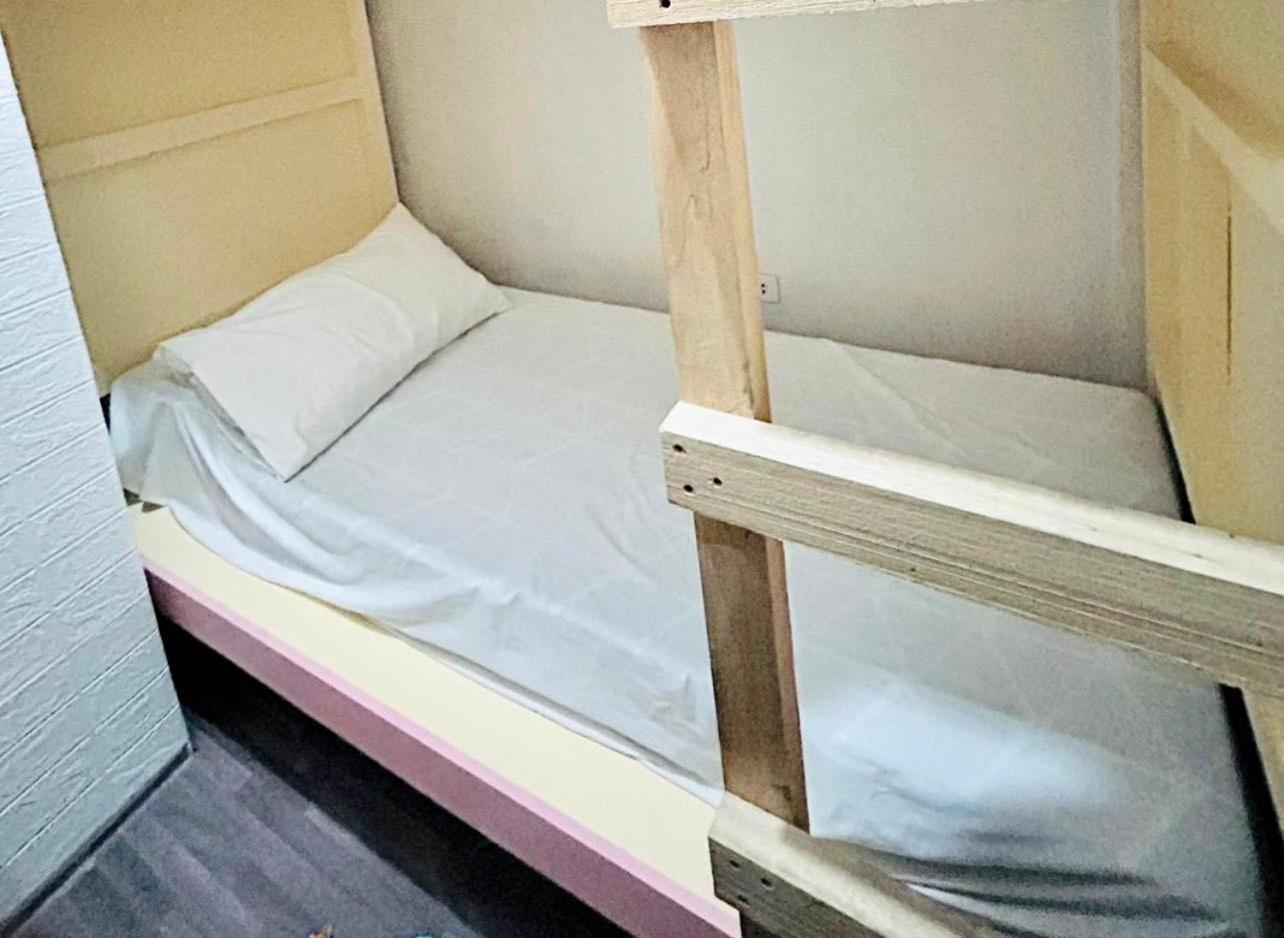 Apartment Male Shared At Ekg House Upper Bedbunk *