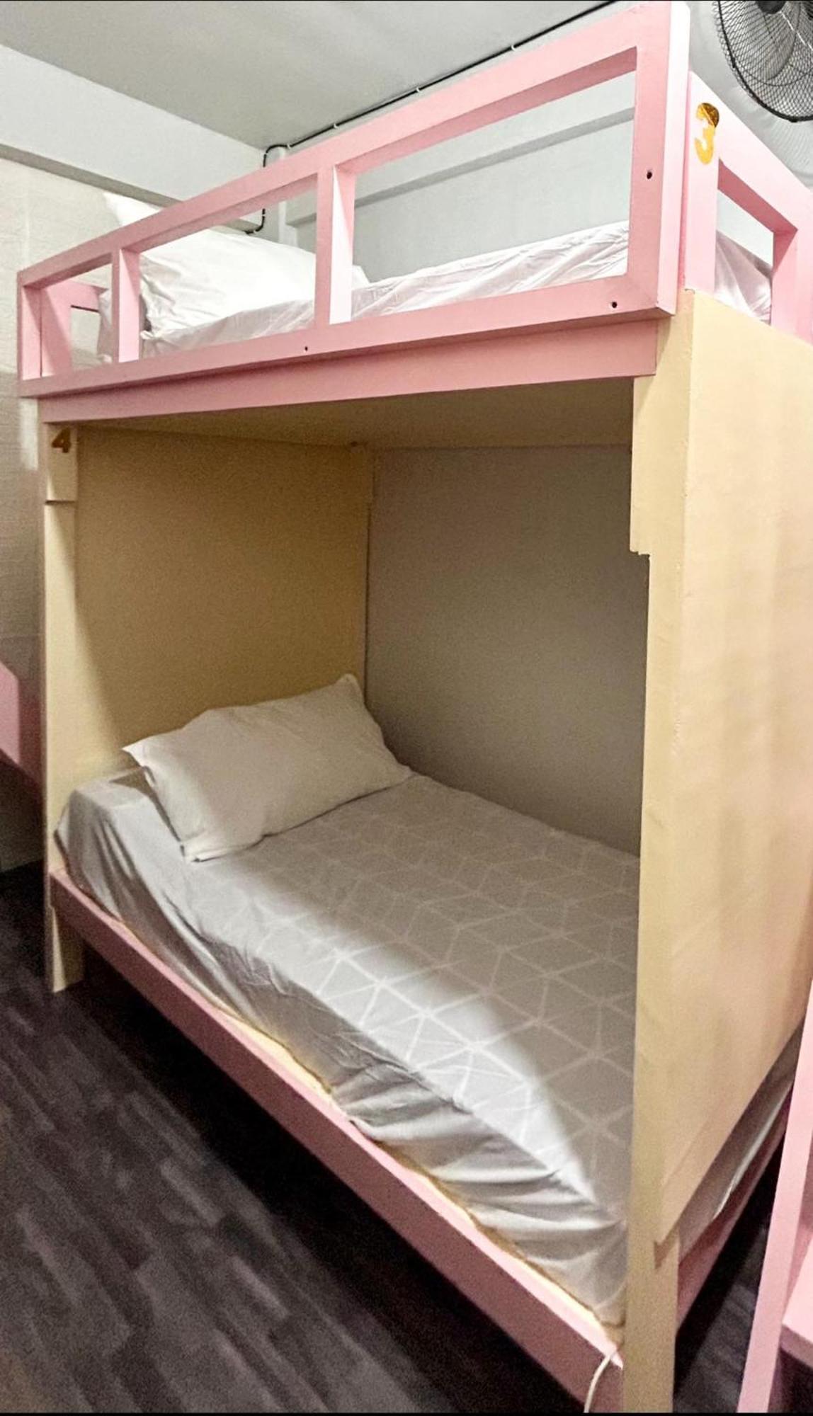 Male Shared At Ekg House Upper Bedbunk *