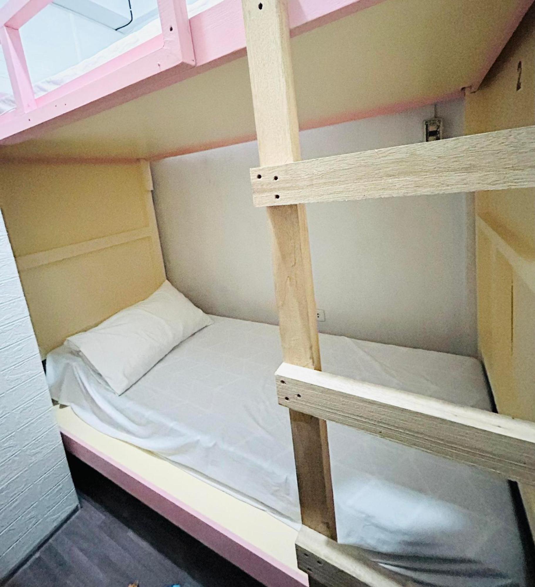 Male Shared At Ekg House Upper Bedbunk