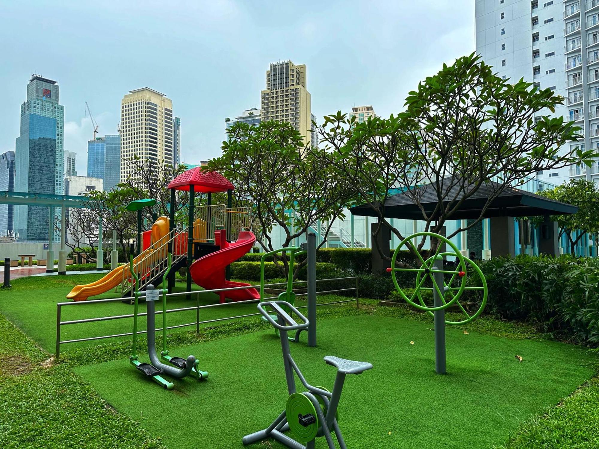 Apartment Stonewood In Jazz Residences Makati 2x Bigger Unit Manila