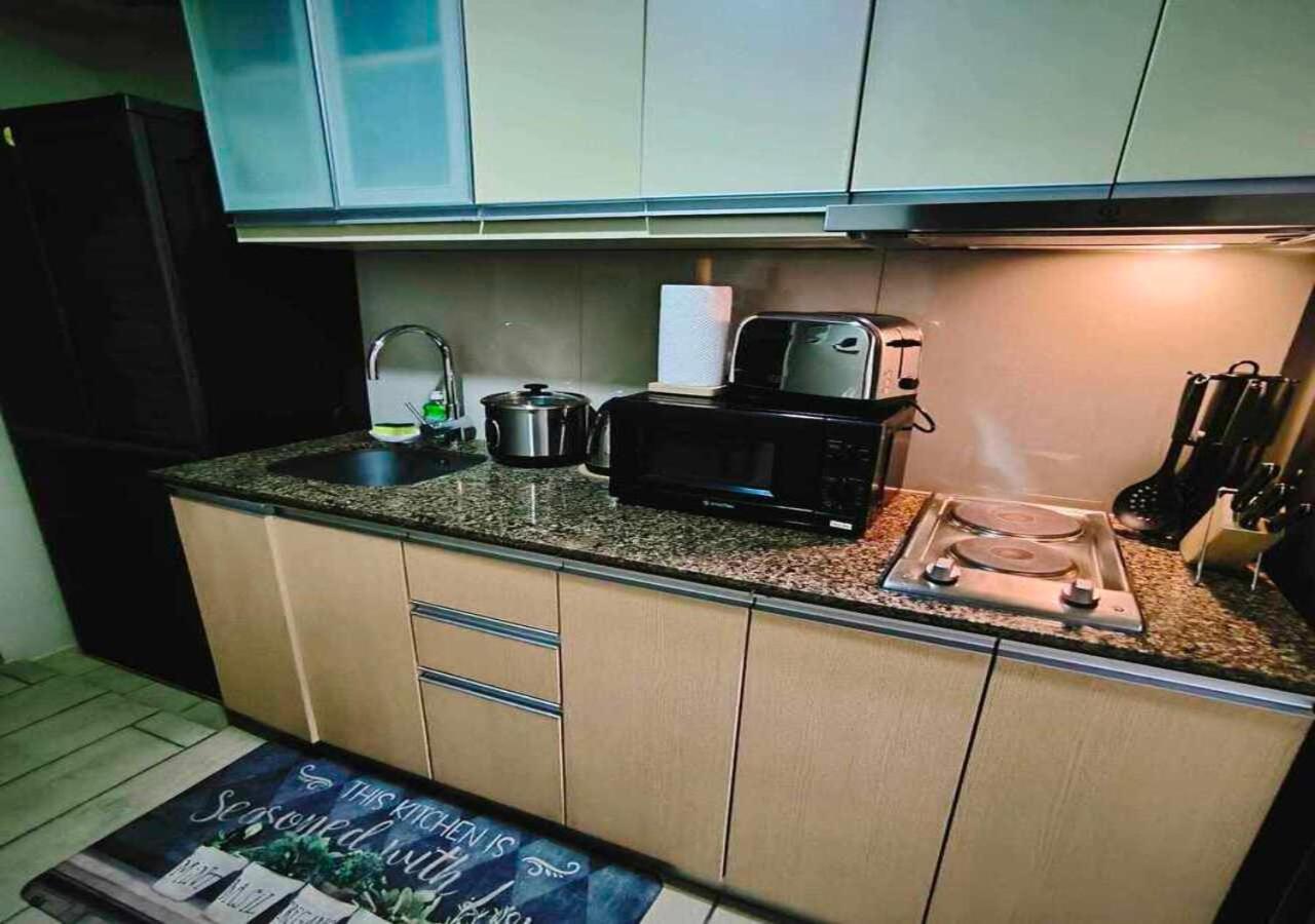 Avery's Place @ One Eastwood Avenue Apartment *