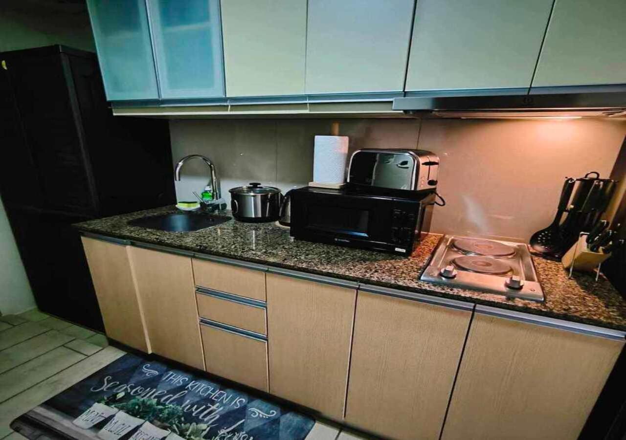 Avery's Place @ One Eastwood Avenue Apartment