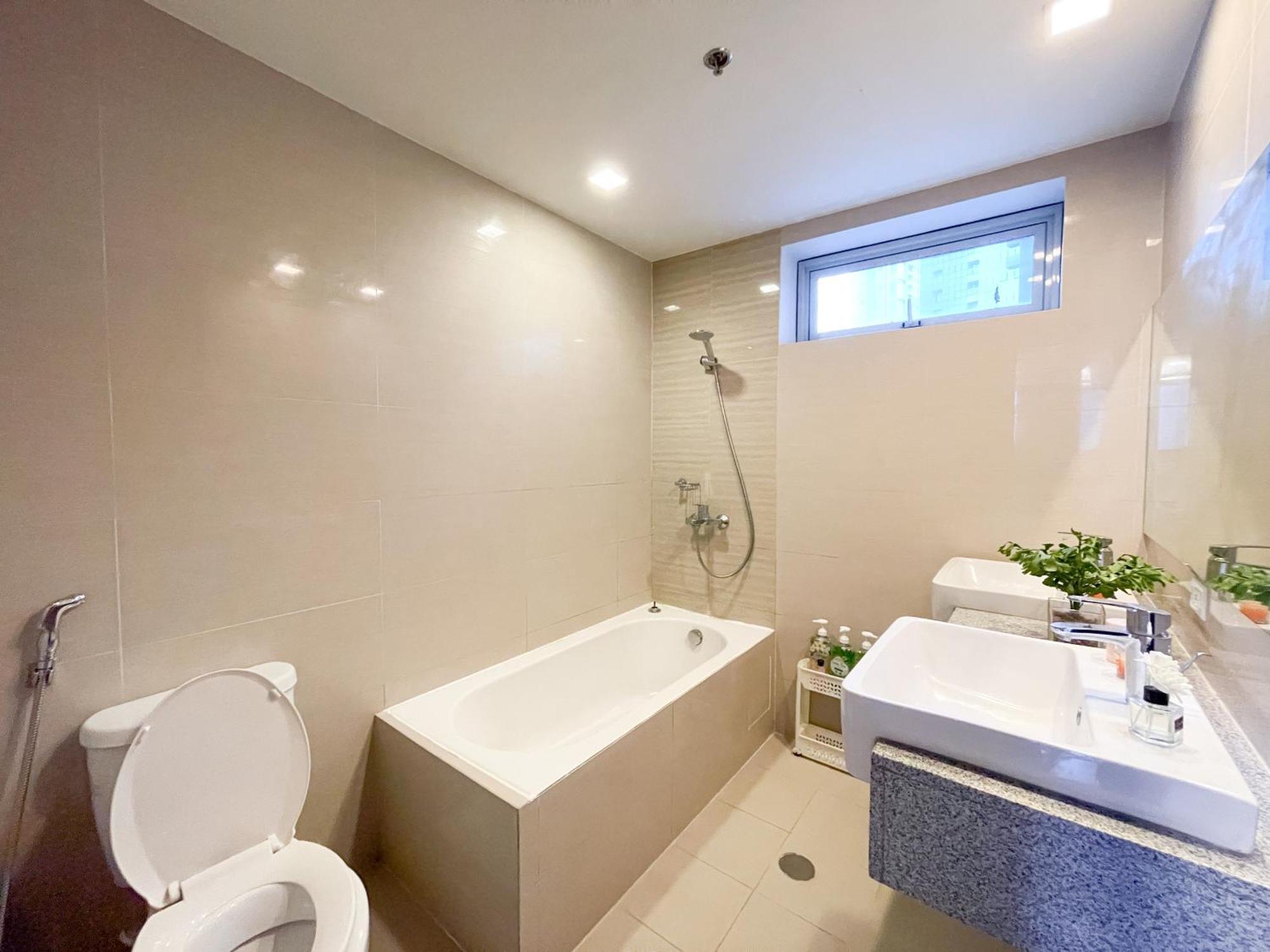 Bgc 3br Uptown Parksuites With Bathtub 16 Manila