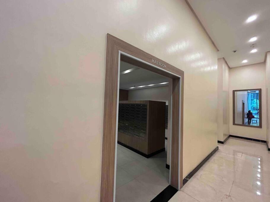 Apartment 1-bedroom Glass View Beside Grand Hyatt Bgc