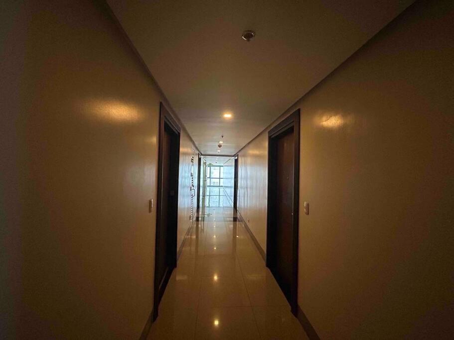 1-bedroom Glass View Beside Grand Hyatt Bgc Apartment *
